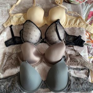 set of 4 brand new bras without tag
